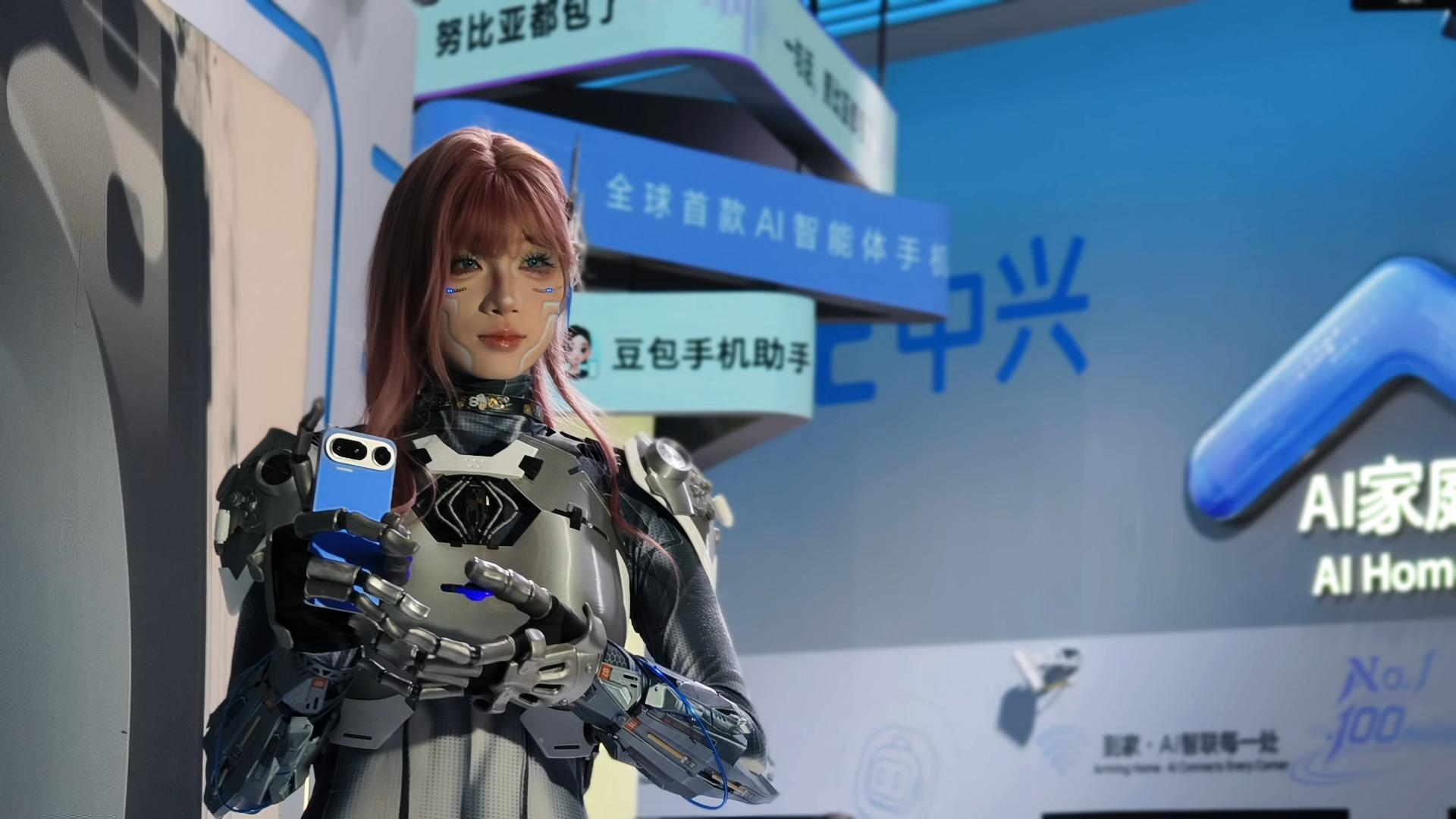 WAIC2026中兴展台速览：算力黑科技+智能体手机+机器人全打卡